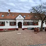 Noble's Vendeghaz B&B 네메스넵