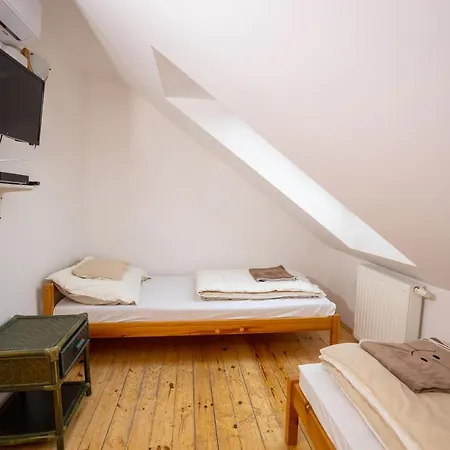 Alojamento de Acomodação e Pequeno-almoço Noble's Panzió és étterem