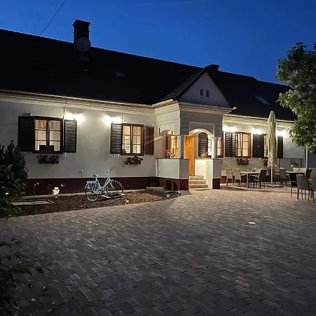 Noble's Vendeghaz 3*