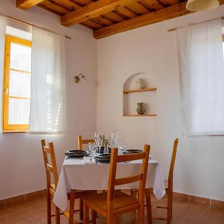 Alojamento de Acomodação e Pequeno-almoço Noble's Panzió és étterem Nemesnép