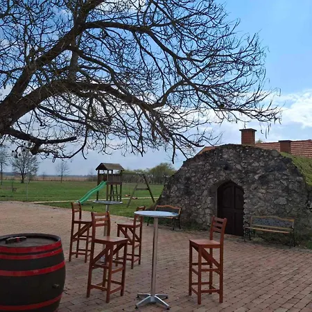 Noble's Vendeghaz B&B